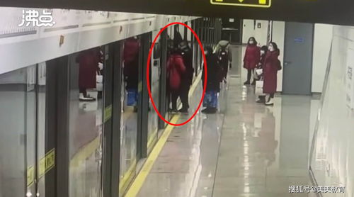 上海一乘客被屏蔽门夹住 遇难 ,系乘坐无人驾驶地铁,网友热议